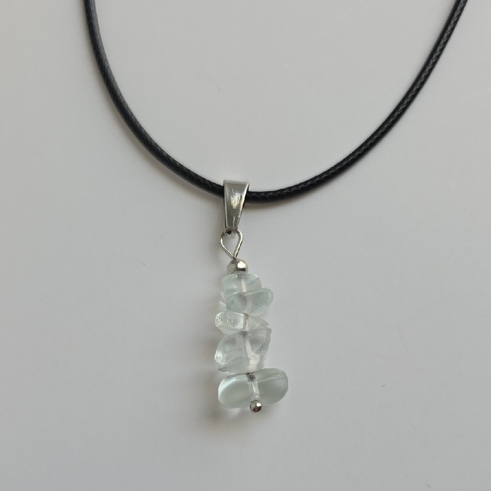 Elegant Clear Stone Pendant Necklace